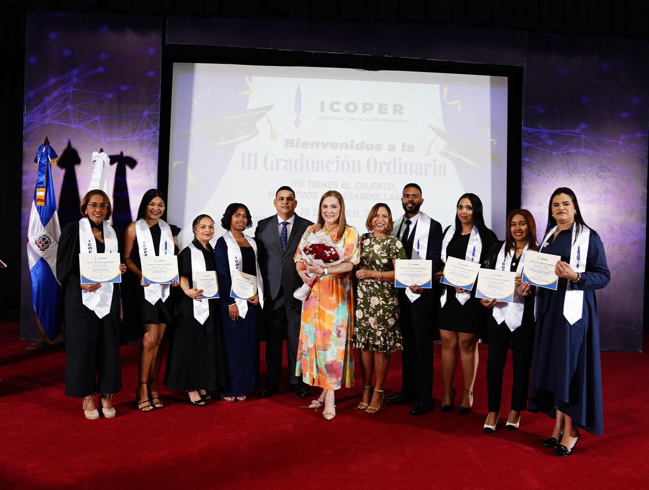 ICOPER celebra III graduación con Jatnna Tavárez como madrina de promoción
