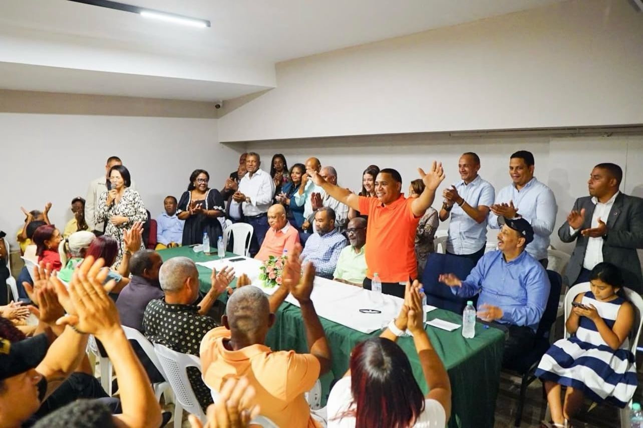 Rubén Disla lanza candidatura a la Dirección Central de la Fuerza del Pueblo
