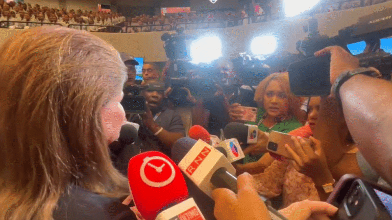 Periodistas denuncian atropello durante acto de graduación de la Policía Nacional