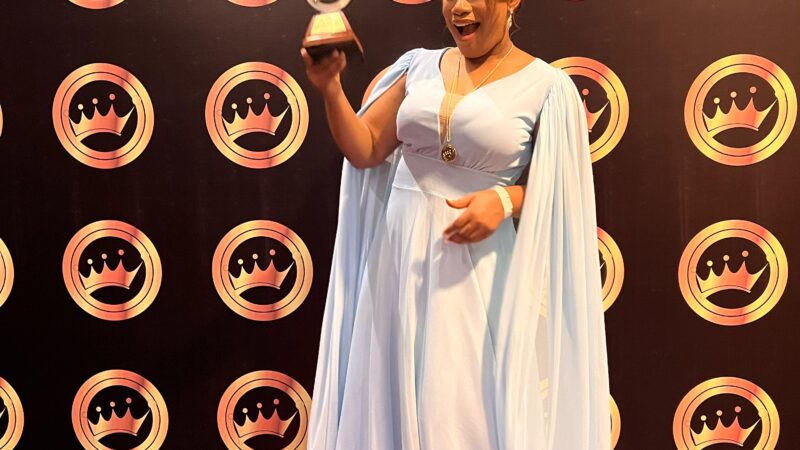 Milys Peralta recibe el premio Voice Over del Año en Premios El Galardón 2025
