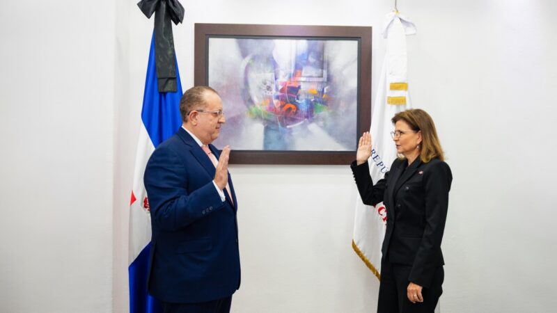 Vicepresidenta Raquel Peña juramenta a Magín Díaz como ministro de Hacienda