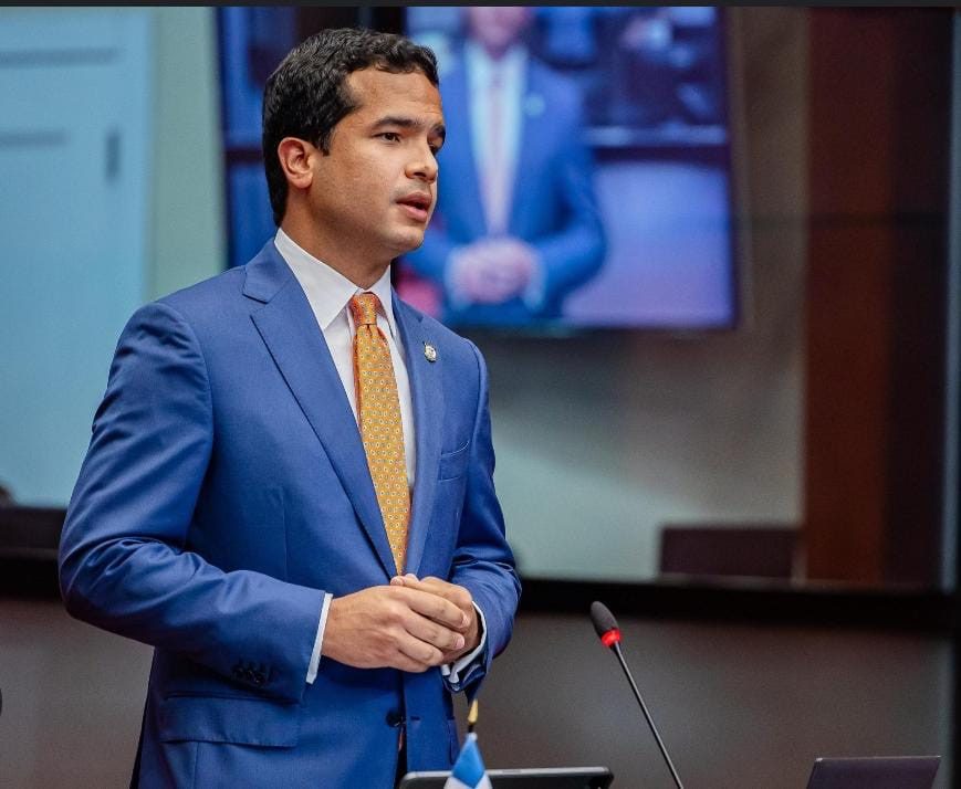 Omar Fernández ejercerá su derecho al voto en elecciones internas de la Fuerza del Pueblo