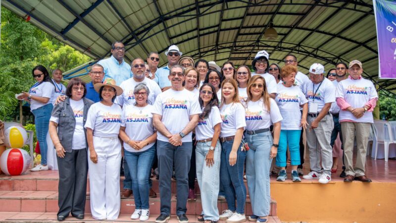 Decenas de profesores de la Facultad de Humanidades celebran concurrido encuentro Verano con Asjana