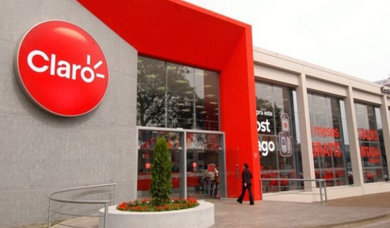 Doble corte de fibra óptica provoca fallas en el servicio de Claro este lunes