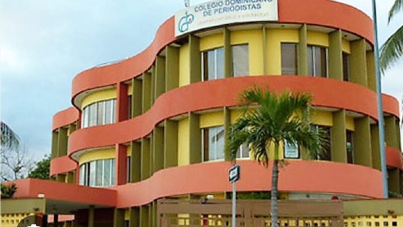 Colegio Dominicano de Periodistas, desacata sentencia definitiva que ordena reintegrar a la Escuela Turística del Caribe en su edificio