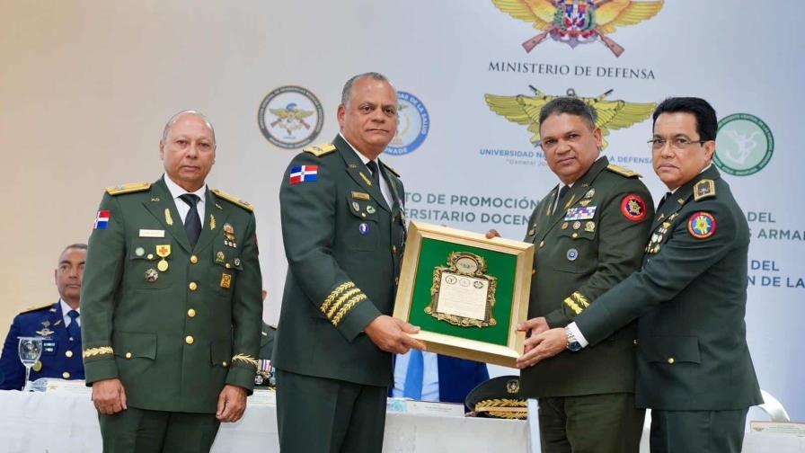 Ministerio de Defensa gradúa 192 nuevos médicos especialistas en hospitales militares universitarios