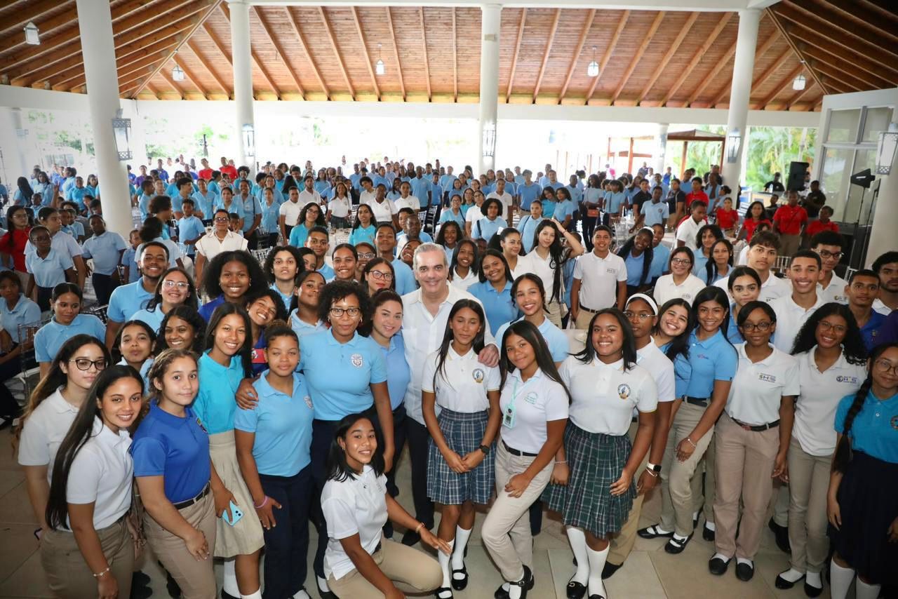 Presidente Abinader inaugura escuelas en La Altagracia con capacidad para 1,600 estudiantes 