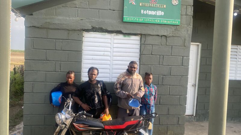 En Montecristi detienen 34 haitianos indocumentados y ocupan motocicletas utilizadas para transporte ilegal de extranjeros