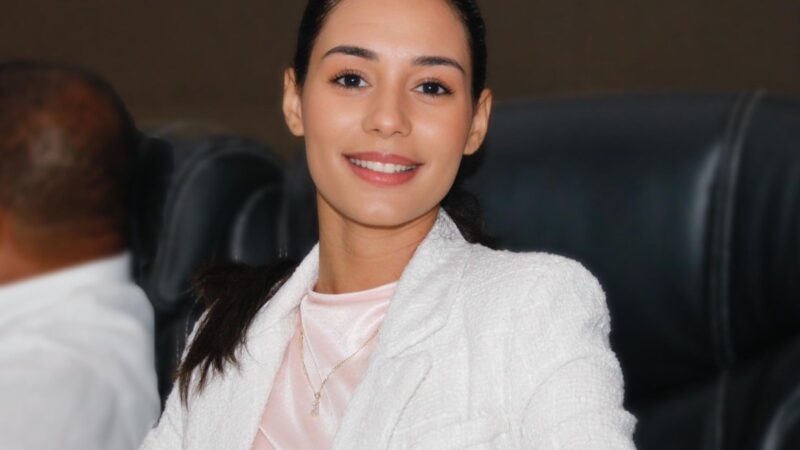 Regidora Aileen Decamps agradece a Agustín Burgos por atender su llamado para instalar oficina del Idoppril en Santo Domingo Este