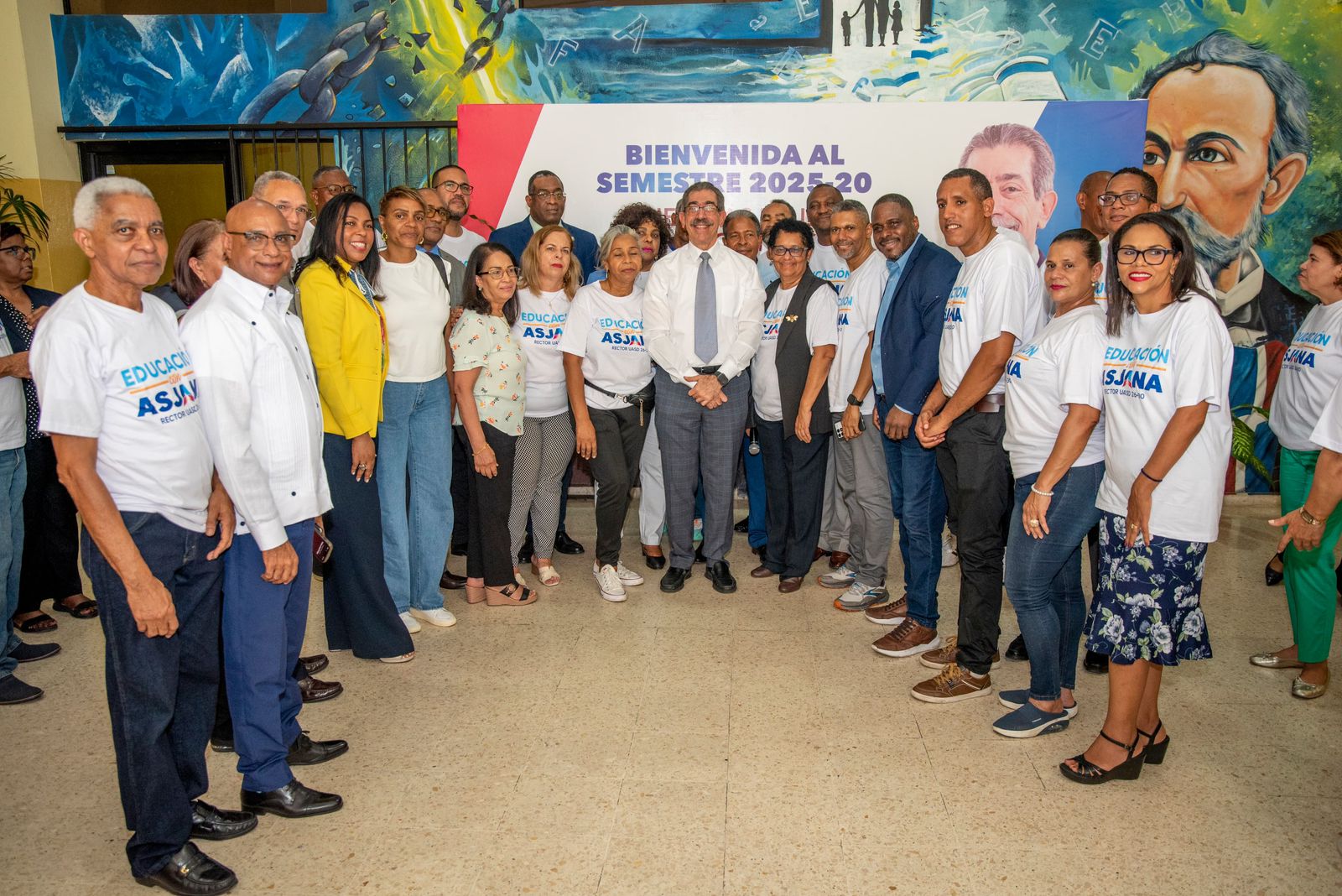 Dr. Jorge Asjana David comparte bienvenida al semestre 2025-20 en la Facultad de Ciencias de la Educación de la UASD