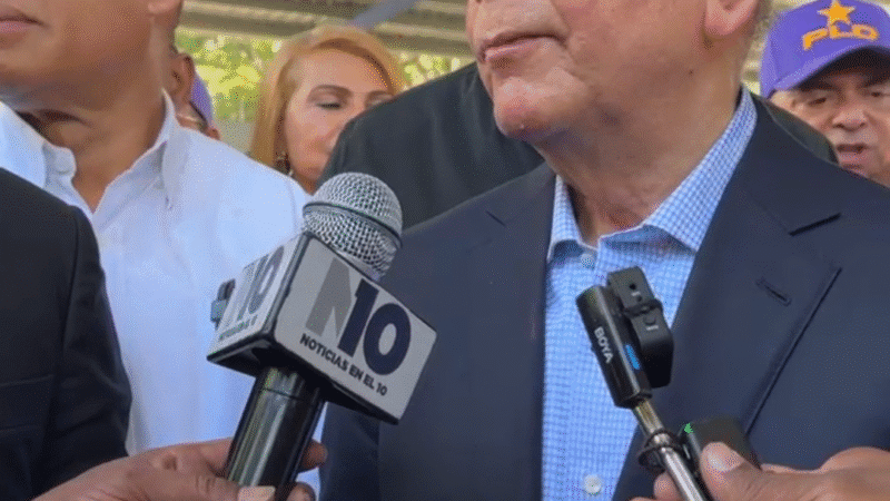 Danilo Medina denuncia el abandono de 11 mil aulas y califica como “criminal” el retroceso del modelo de Tanda Extendida