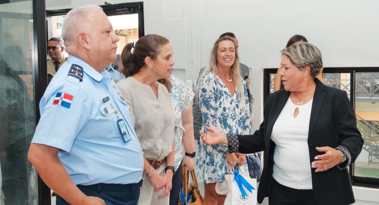 Delegación de la Fuerza Aérea visita Escuelas Vocacionales para fortalecer cooperación académica