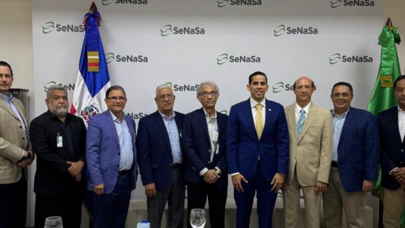 Directivos de Andeclip tratan situación de prestadoras con director de SENASA