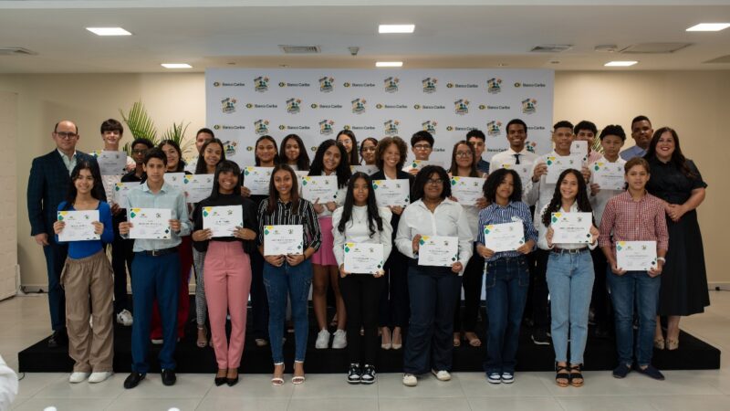 Banco Caribe celebra graduación de su programa de pasantías de verano