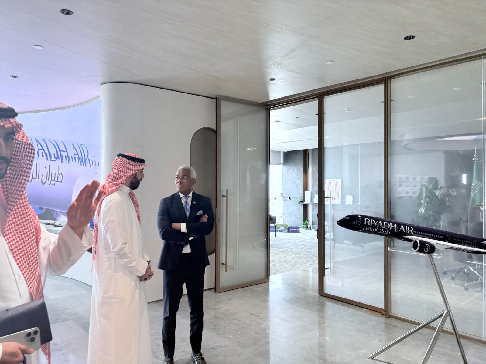 Embajada de RD en Arabia Saudita y Riyadh Air analizan conectividad y expansión aéreas
