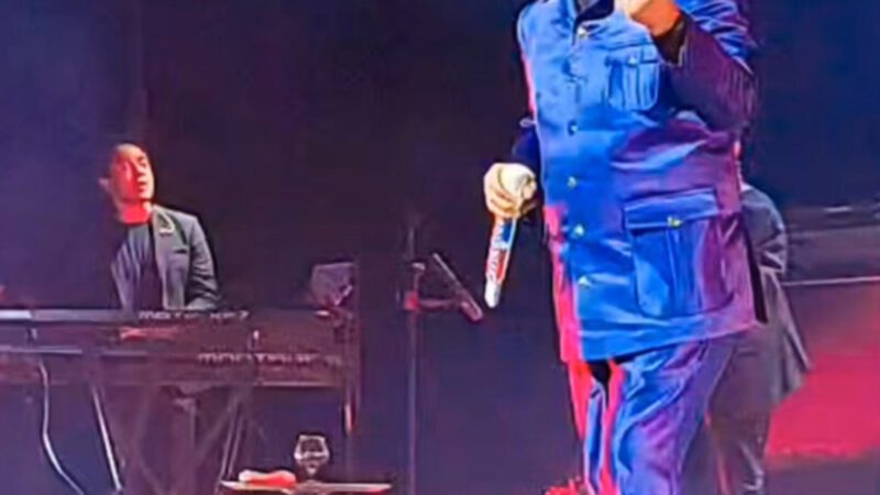 Héctor Acosta logra éxito rotundo ante miles de personas en el NJPAC.