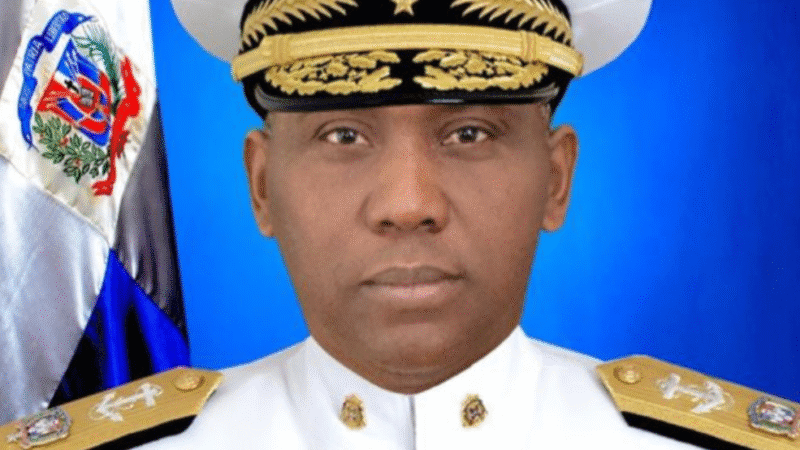 Presidente Abinader designa a Juan Bienvenido Crisóstomo Martínez como comandante de la Armada