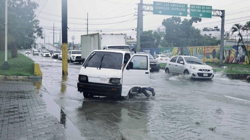 El Gobierno evaluará suspensión de docencia y labores por intensas lluvias