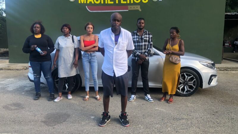 Detienen conductor que transportaba haitianos indocumentados en un vehículo en Mao, Valverde