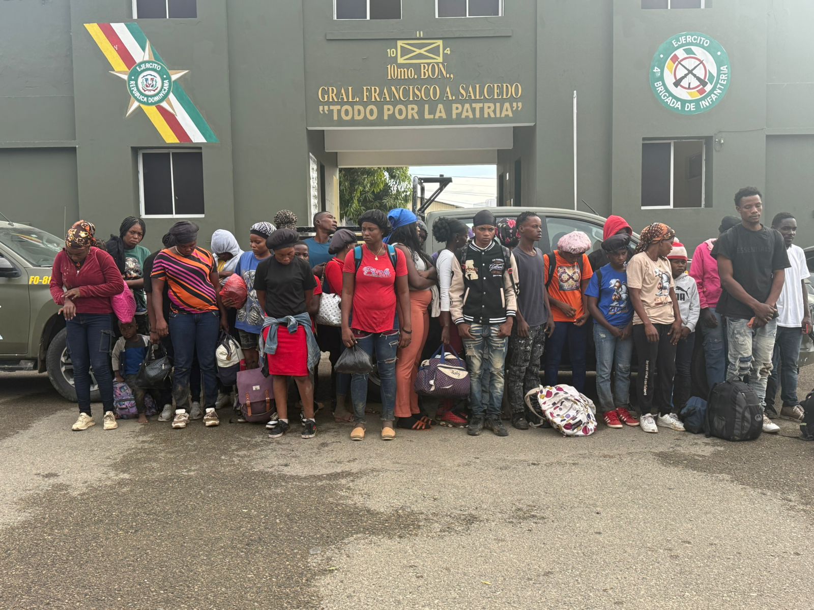 Unidades de drones del Ejército detectan a 34 haitianos indocumentados que se ocultaban en una construcción en Dajabón