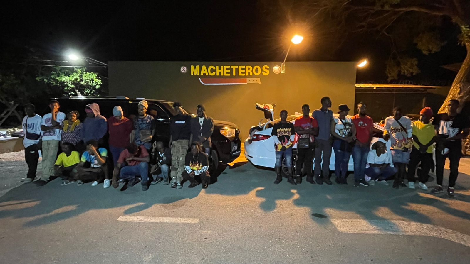 Interceptan vehículos con 22 haitianos indocumentados durante operativo en Mao, Valverde