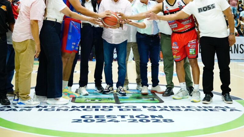 Ministro Kelvin Cruz anuncia remozamiento del polideportivo de Santiago Rodríguez