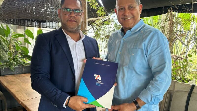 Alcalde de Samaná se suma al impulso de la feria Turismo y Atracciones 2026
