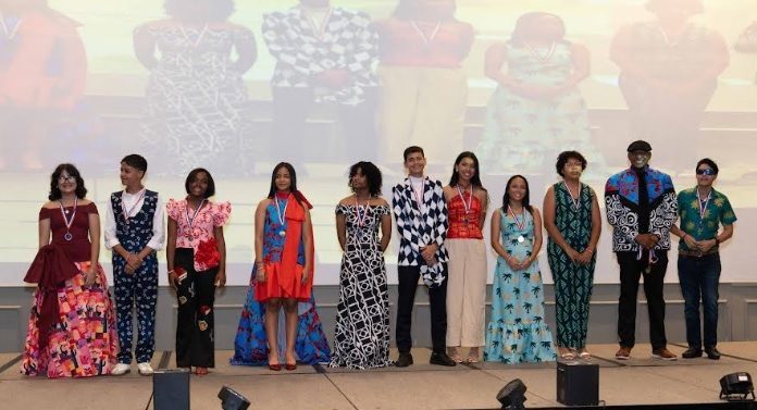 Hilvanando Ilusiones – Dominicana Pinta Bien: el futuro de una nación vestida de arte, talento y orgullo patrio.
