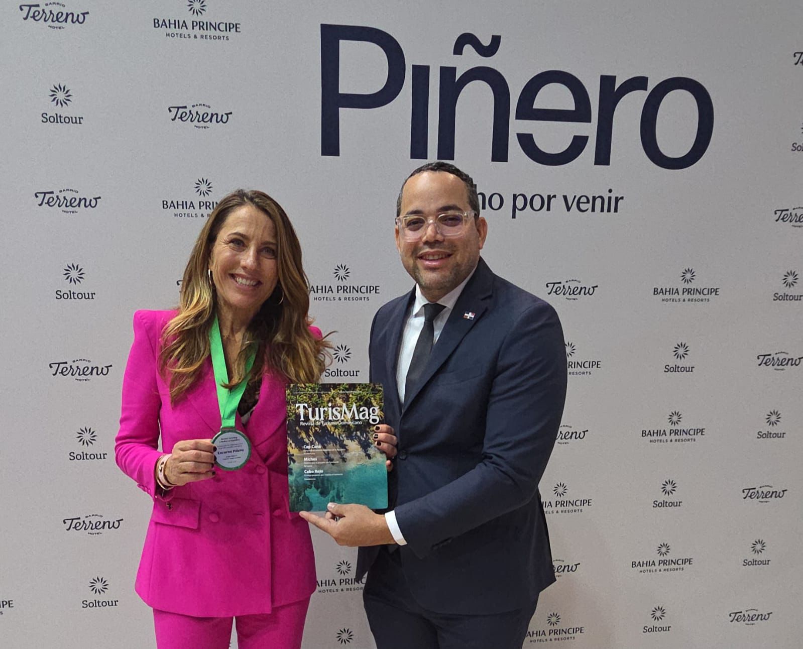 Revista TurisMag con éxito en FITUR y fortalece promoción del turismo dominicano