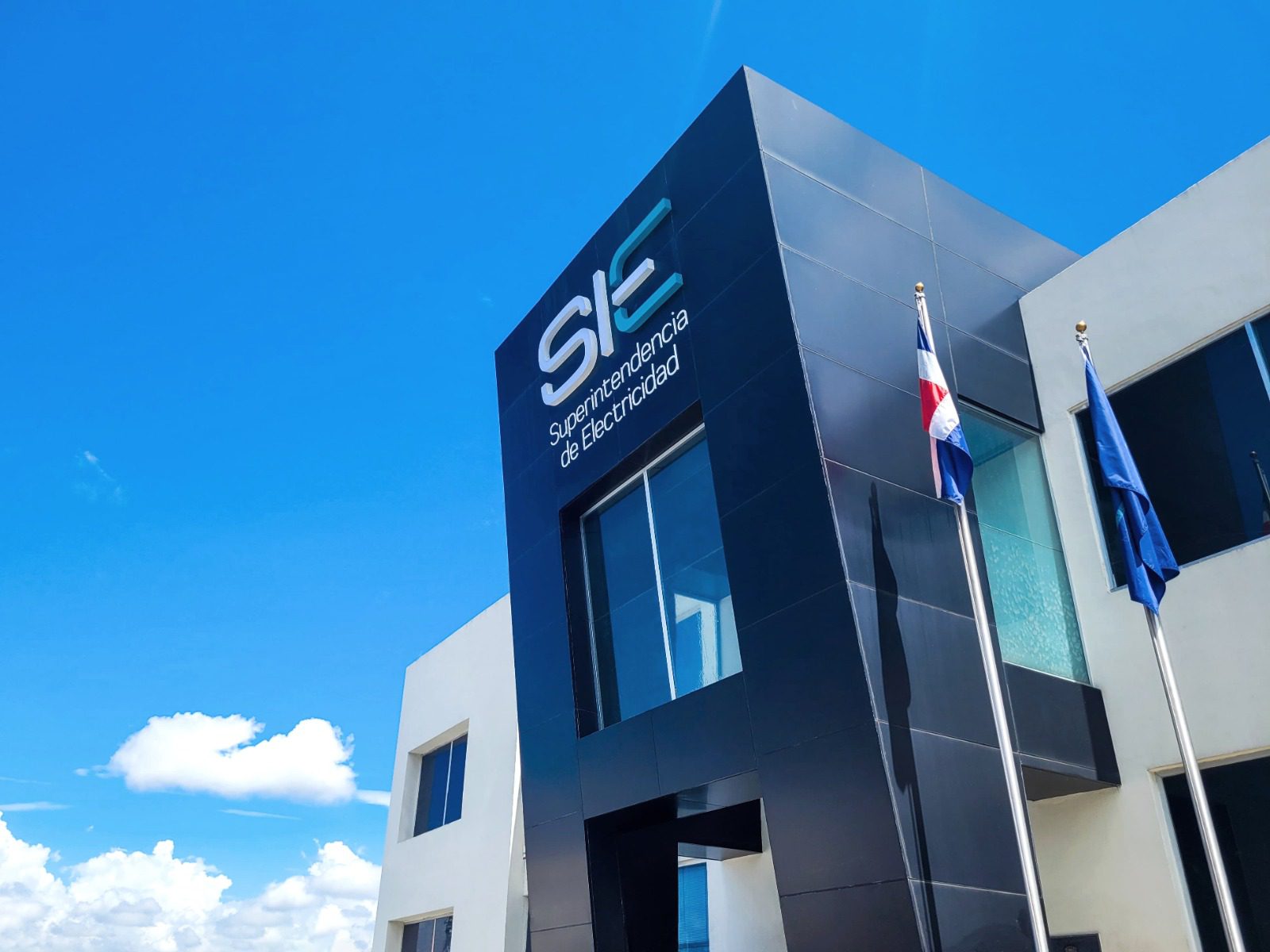 Superintendencia de Electricidad emite nuevo Reglamento de Generación Distribuida para impulsar la transición energética en el país