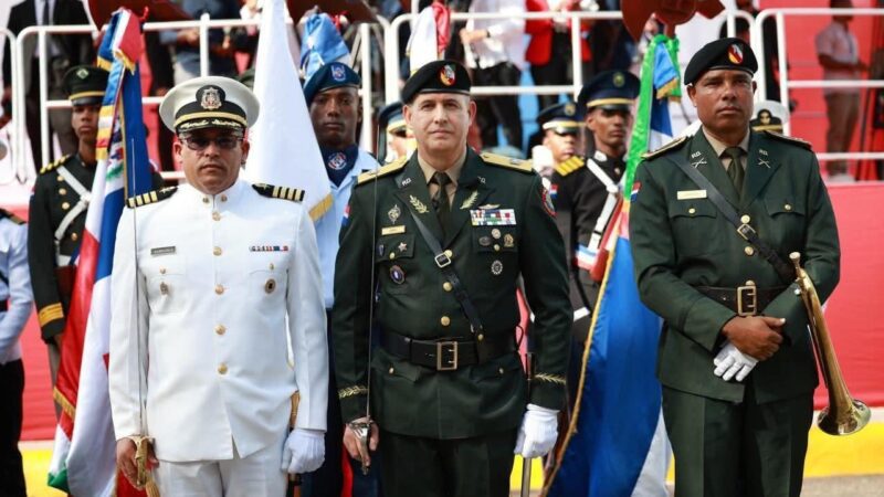 General de Brigada Orlando Jerez Espaillat, ERD, recibe honores en el desfile militar del 27 de Febrero
