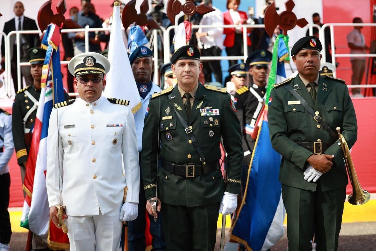 General de Brigada Orlando Jerez Espaillat, ERD, recibe honores en el desfile militar del 27 de Febrero