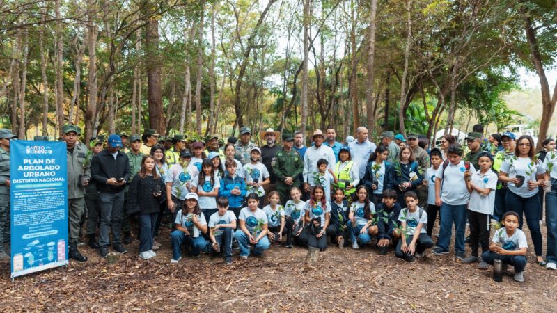 Alcaldía del DN realiza jornada de reforestación y limpieza de plásticos por Día Mundial de los Humedales