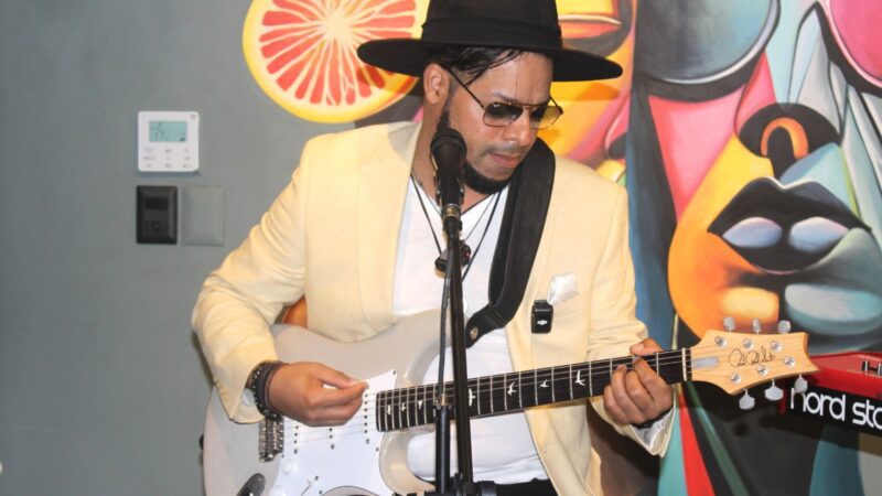 Rioz, cantautor que viene a conquistar la plaza dominicana con la calidad y originalidad de su música