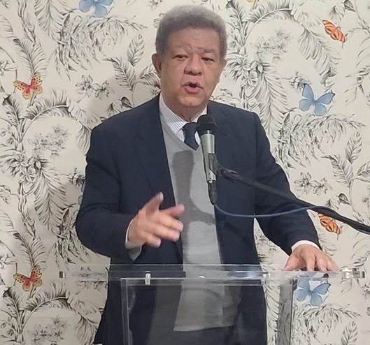 Leonel Fernández en Paterson: “El pueblo no quiere promesas, quiere resultados; la diáspora será clave”   