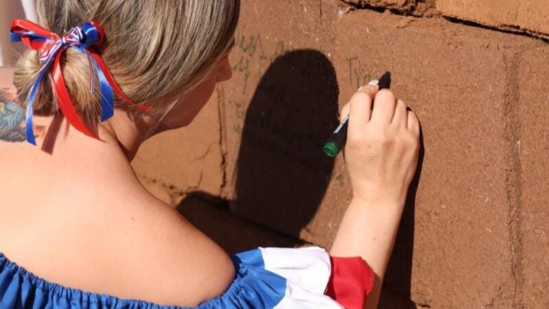Decenas de personas participaron en “El Muro del Legado”, iniciativa de Living The Noom