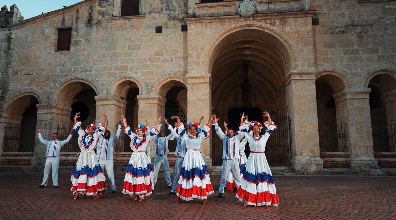 Agrupación “Lo de Aki” estrena álbum “Playlist” para celebrar con merengue la independencia dominicana