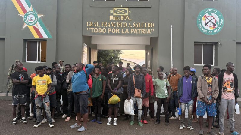 Patrulla del Ejército detiene a 39 extranjeros en condición migratoria irregular en Montecristi