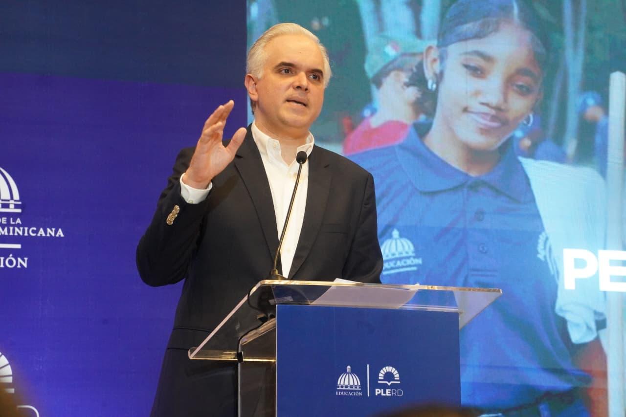 Ministro Luis Miguel De Camps impulsa buenas prácticas en el servicio voluntario estudiantil