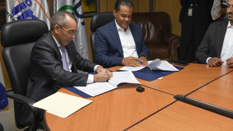 INAVI brindará servicios funerarios a colaboradores de la DIDA; administrador destaca incremento de matrícula