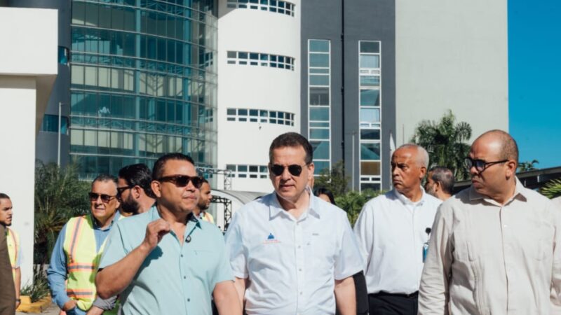 Ministro Ito Bisonó supervisa áreas clave de la Ciudad de la Salud para fortalecer su equipamiento