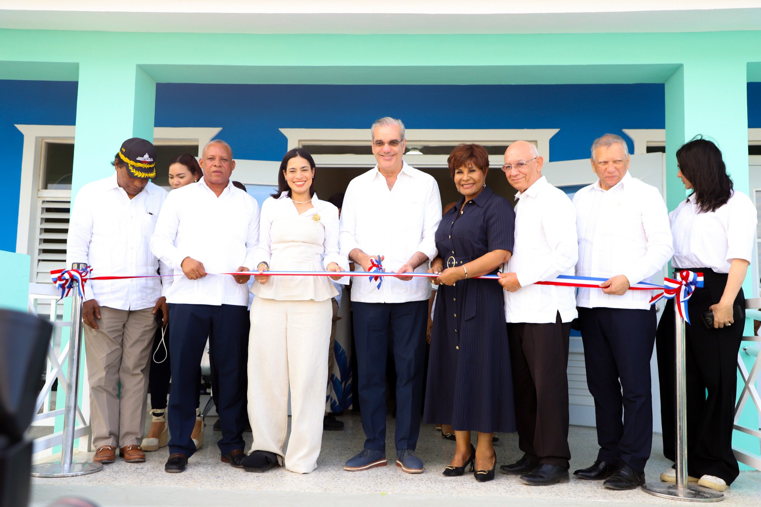 Presidente Abinader inaugura CAIPI junto a directora del INAIPI en Montecristi; beneficiará a 250 niños