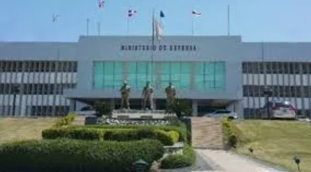 Ministro de Defensa designa nueva directora de Sanidad Militar