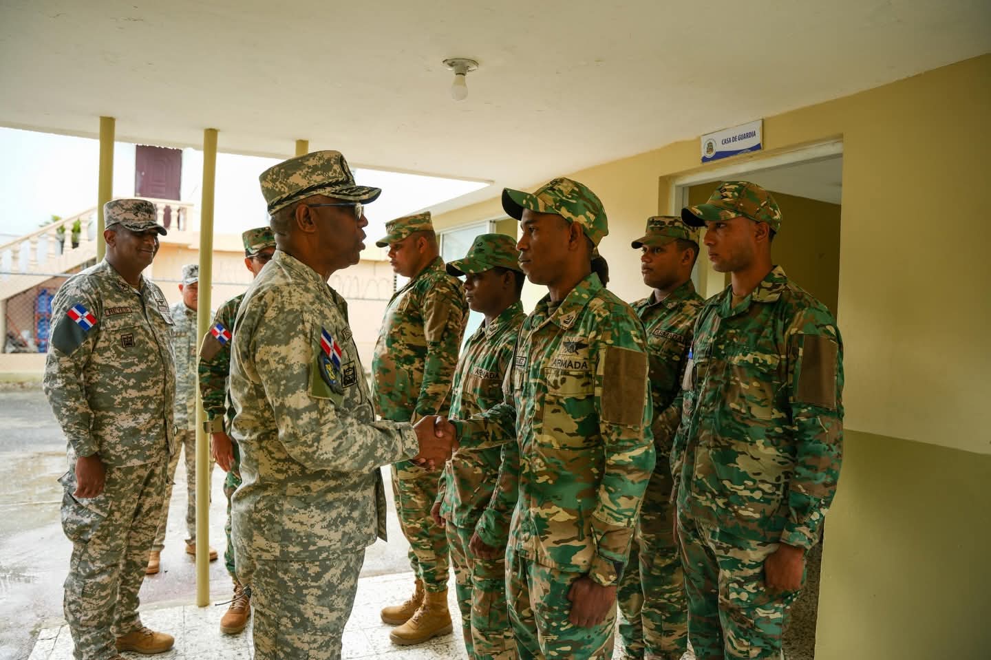 Comandante General de la Armada realiza recorrido por dotaciones en la provincia Samaná