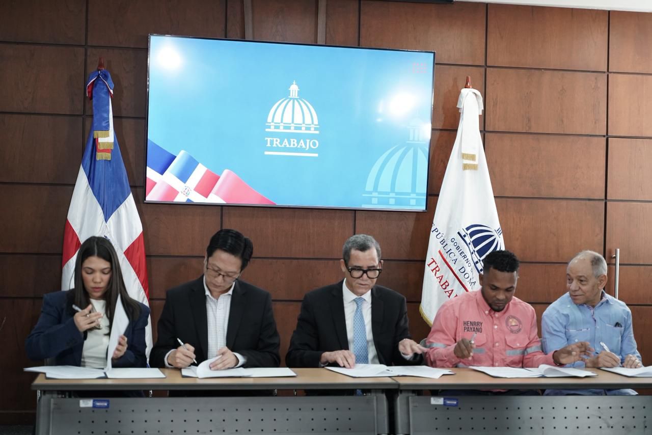 CORMIDOM y trabajadores firman acuerdo de paz laboral y bienestar