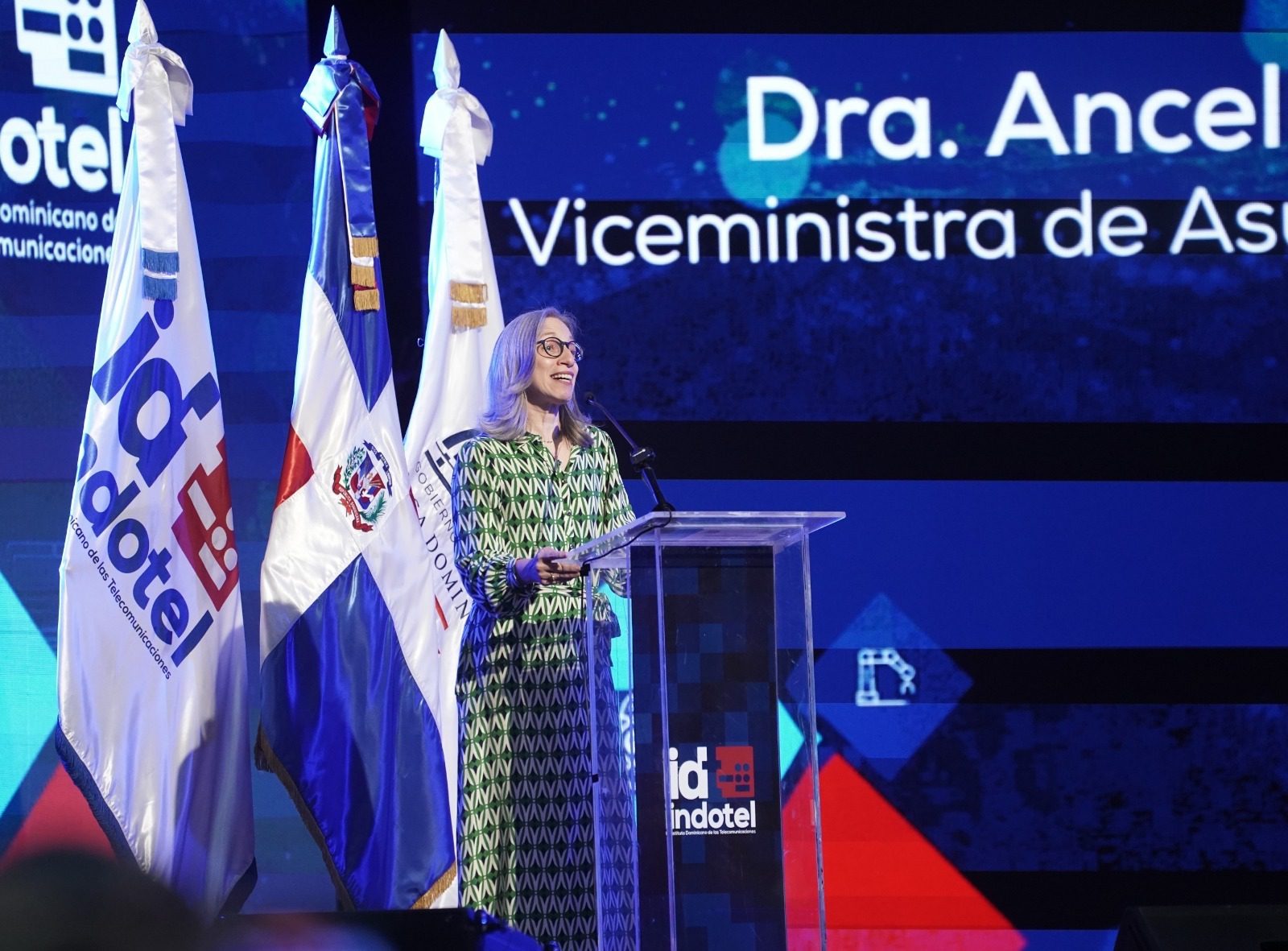 MINERD e INDOTEL premian a más de 300 estudiantes por liderazgo, excelencia académica e innovación en STEM