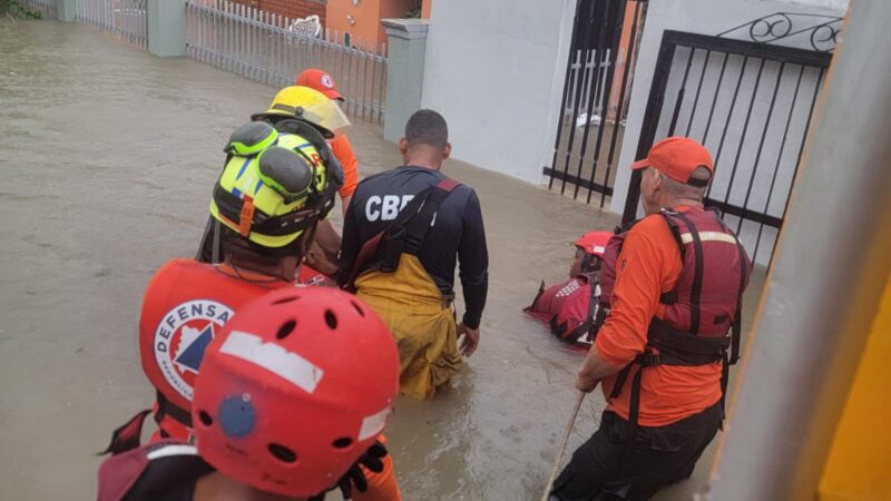 Defensa Civil atiende situaciones provocadas por las lluvias desde este martes