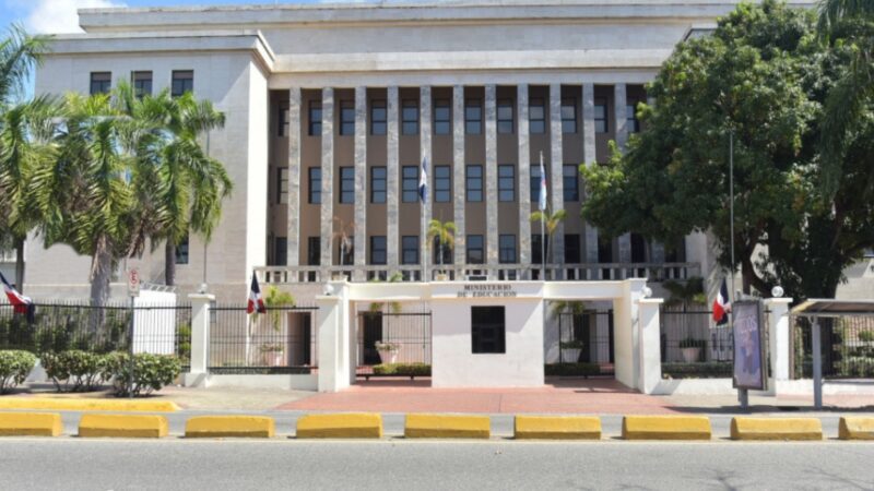 Ministerio de Educación reanuda clases mañana viernes tras suspensión preventiva por lluvias en varias provincias