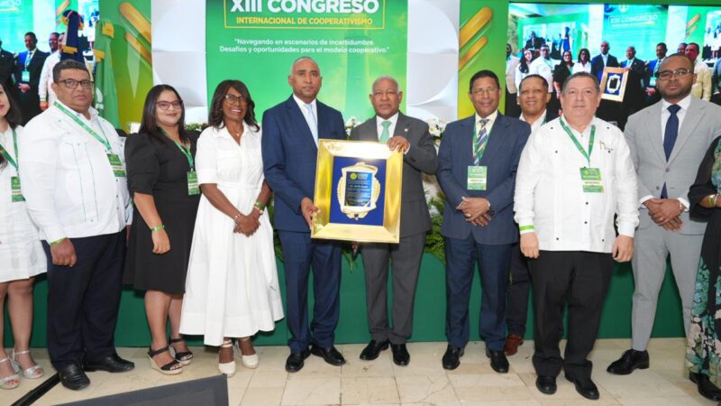 150 cooperativas de seis países reconocen la trayectoria del senador Julito Fulcar como líder del cooperativismo dominicano e internacional