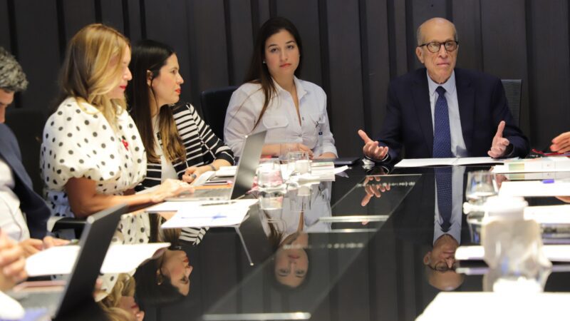 Gobierno y sector privado estudian desafíos climáticos de RD   